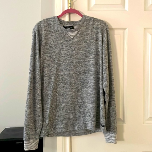 Worn 2x. Very soft. Fits like between a medium and large. Smoke free pet free. - Picture 1 of 1